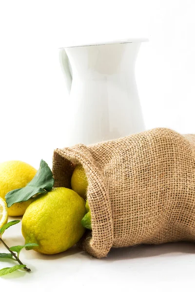 Saftgetränke Limonade mit Minze — Stockfoto