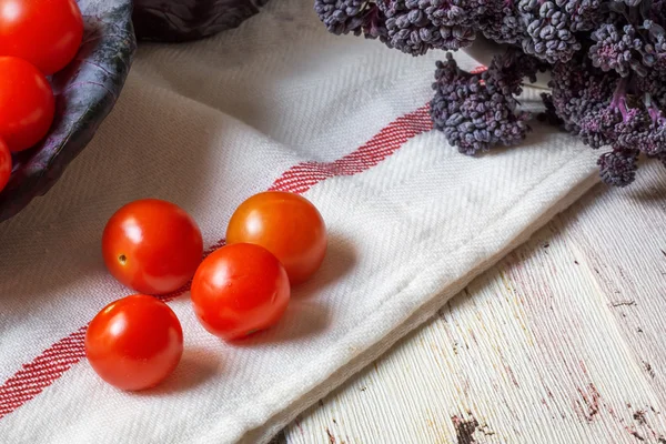 Healthy Fresh small tomatoes — Stock Photo, Image