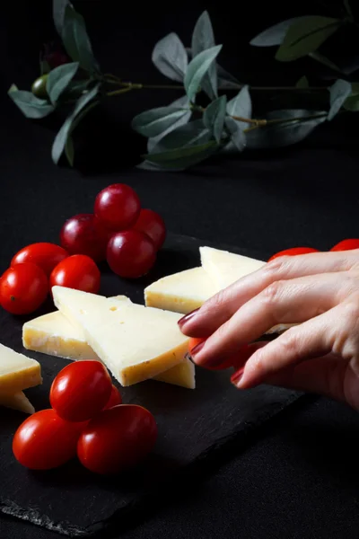 Manchego cheese with grapes, mint and rosemary — Stock Photo, Image