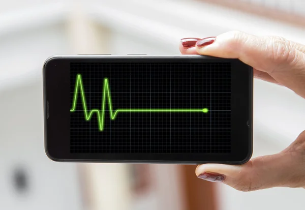 Mobil kavramı Elektrokardiyogram: kadın electrocardiog analiz