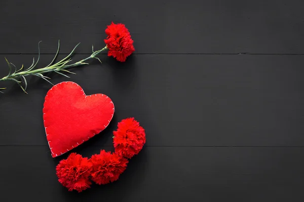 Valentines day with hearts and red flowers — Stock Photo, Image