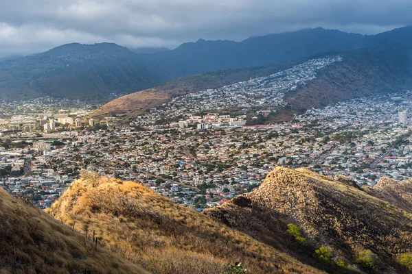 Hill side house a honolulu — Foto Stock