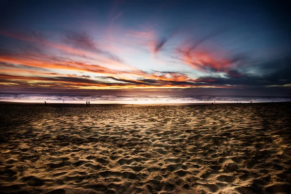 Закат океанского пляжа — стоковое фото