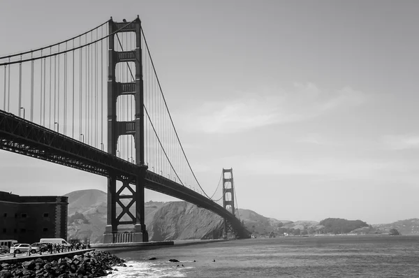 Golden Gate-bron svart och vitt — Stockfoto