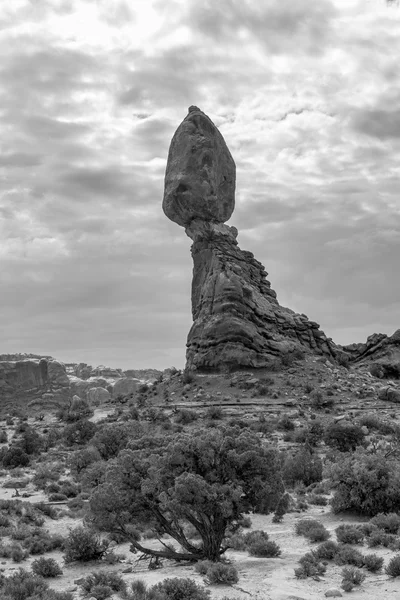 Arches National Park Balanced Rock en Moab Utah EE.UU. — Foto de Stock