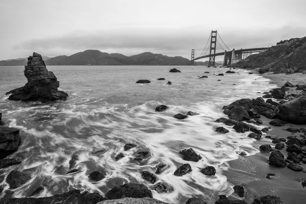 Golden Gate Köprüsü siyah ve beyaz — Stok fotoğraf