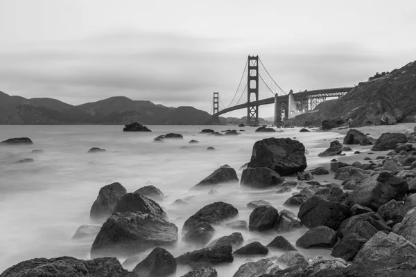 Golden Gate Bridge czarno-białe — Zdjęcie stockowe