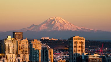 Beautiful Seattle in the Evening with Space Needle and Mt.Rainer