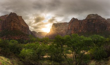 Siyon Ulusal Parkı Utah 'tan renkli manzara