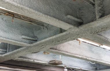 Binanın içinde çelik kiriş