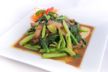 Çin brokoli ve kavrulmuş domuz eti 