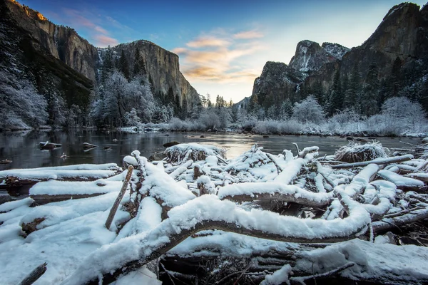 Vista al valle, Parque Nacional de Yosemite — Foto de Stock