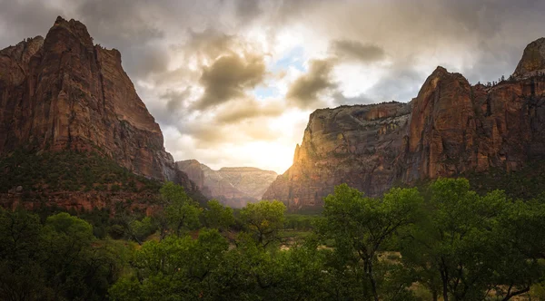 Paisagem colorida do parque nacional de zion utah — Fotografia de Stock