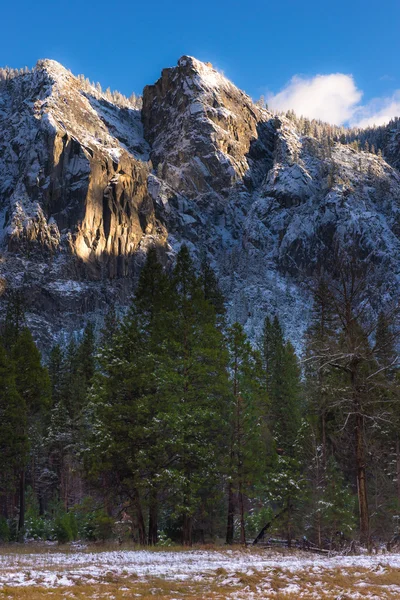 Parque Nacional de Yosemite no inverno — Fotografia de Stock