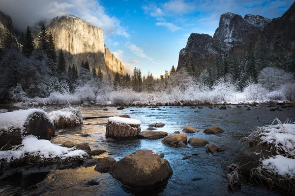 Προβολή κοιλάδα Yosemite εθνικό πάρκο — Φωτογραφία Αρχείου