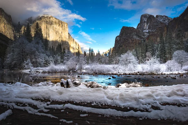 Προβολή κοιλάδα Yosemite εθνικό πάρκο — Φωτογραφία Αρχείου