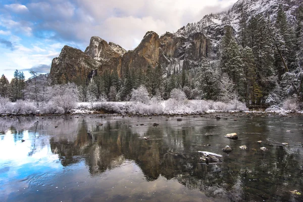 Προβολή κοιλάδα Yosemite εθνικό πάρκο — Φωτογραφία Αρχείου