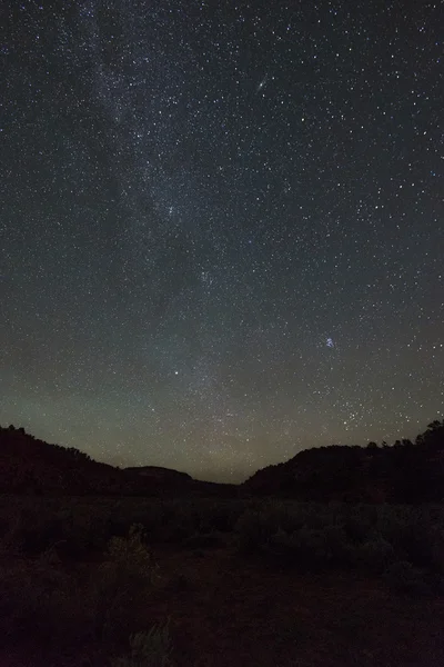 Vía Láctea en la noche oscura — Foto de Stock