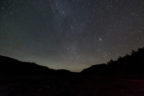 Vintergatan i den mörka natten — Stockfoto
