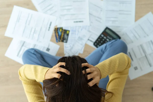 Mal Testa Femminile Stress Con Bollette Mensili Debito Con Carta — Foto Stock