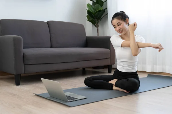Asian Women Exercise Home Online Video Tutorials Internet Healthy Exercise — Stock Photo, Image