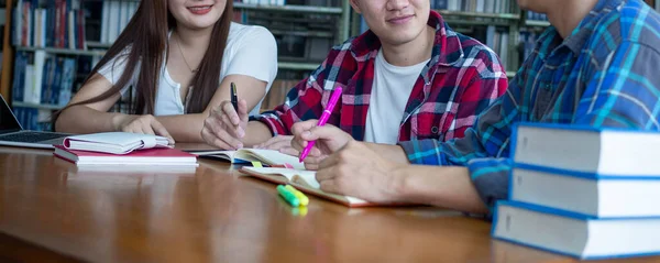 Groups Students Read Study Library Students Find Information Research Knowledge — Stock Photo, Image