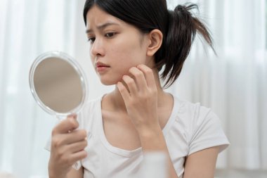 Yüz dermatolojisi, rosacea dermatiti, alerjik steroitler, hassas cilt, güneş yanığı, sivilce, kuru cilt, büyük gözenekler, kızarıklık, donuk, çil, kırışıklık, cilt sorunu, 