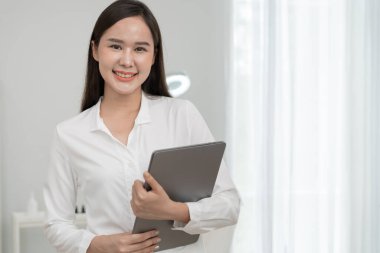 Güzellik Listesi Programı, Güzellik Kliniği, VIP müşterileri spa ve güzellik, Kaplıca ve Güzellik, Yatak ve Sandalyeli Beyaz Oda, Cilt Bakımı, Stil, Sağlık, Güzellik, Güzellik