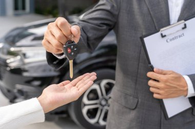 Kira, kiralık araba, satış, alım. Anahtarı yeni sahibine bırakmaktan mutluluk duyarım. Satışlar, kredi kredisi finans, kira aracı, sigorta, kiralama, satıcı, satıcı, taksit, araba bakımı işleri