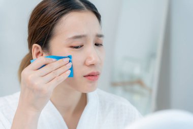 Yağlı yüz problemi, yüz dermatolojisi, geniş gözenekler, pürüzlü yüz, hassas cilt, güneş yanığı, sivilce, kuru deri, büyük gözenekler, kızarıklık, donuk yüz, çiller.,