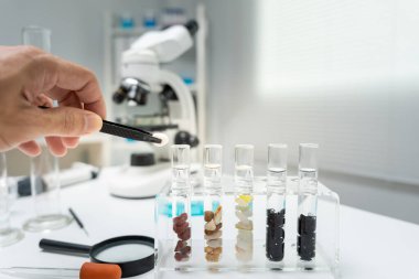 Coğrafya, Kaynak Coğrafyası, Toprak Bilimi, Doğal Kaynak Sürdürülebilirliği, Kaya oluşumlarındaki Mineraller, Laboratuar Testi, Laboratuar Testi, Fosil Deposu. Çevre Bilimi