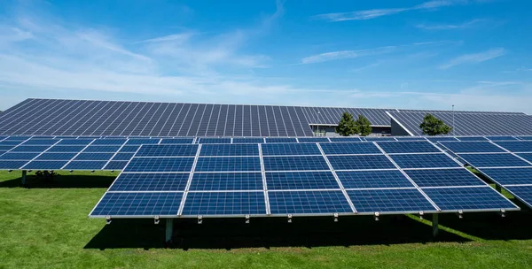 Sistema Energía Solar Parque Solar Con Cielo Azul —  Fotos de Stock