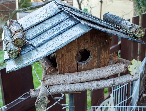 Birdhouse Ninho Caixa Inverno — Fotografia de Stock