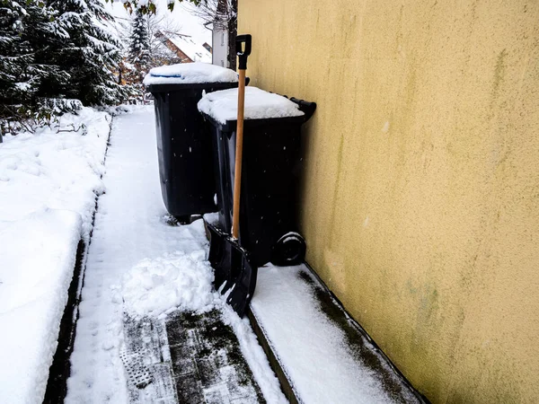 Clear Snow Away Garbage Cans — Stock Photo, Image