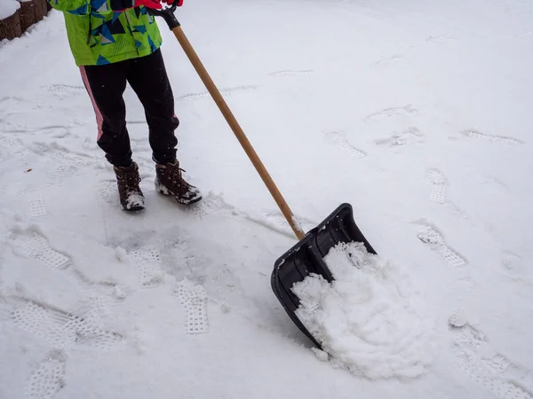 Winterdienst Mit Schneeschaufel — Stockfoto