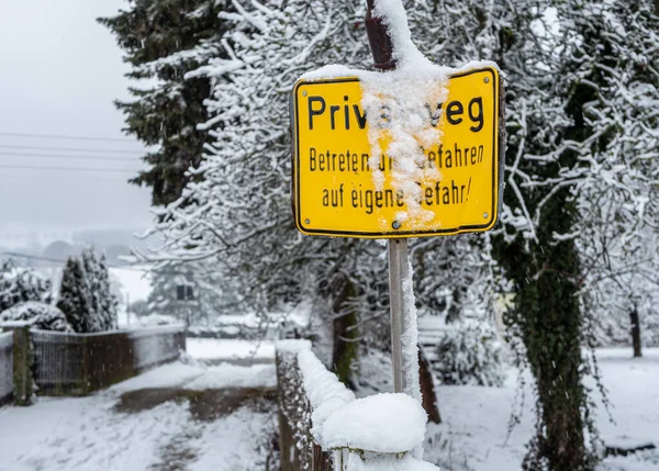 Assine Entrada Estrada Privada Proibida Perigo Atenção Estradas Escorregadias Alemão — Fotografia de Stock