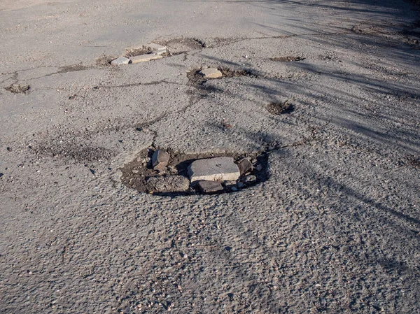 Pothole Calle Una Ciudad —  Fotos de Stock