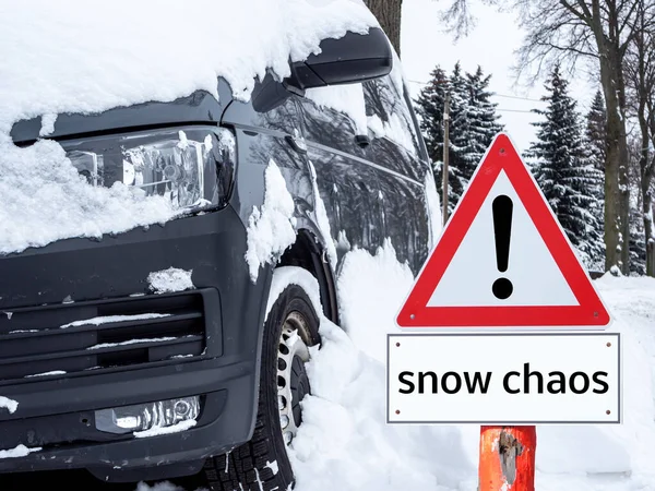 Señal Advertencia Caos Nieve Coche Está Atrapado Nieve — Foto de Stock
