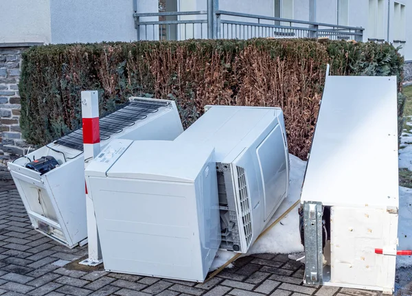 Electronic Waste Devices Disposal Roadside — Stock Photo, Image