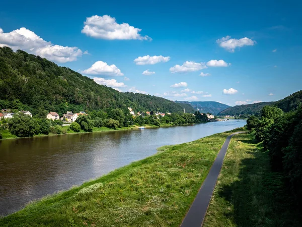 Pohled Břehy Labe Bad Schandau Sasku — Stock fotografie