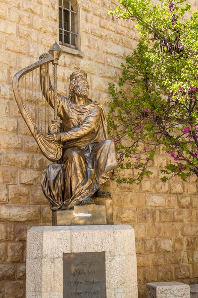 Пам'ятник King David з арфа в Єрусалимі — стокове фото