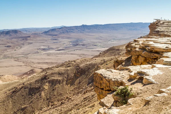 Пустельний краєвид, Makhtesh Ramon в пустелі Неґев, Ізраїль — стокове фото
