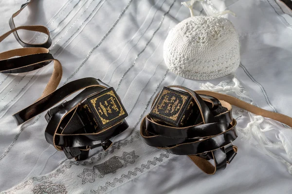 Talit, Kippah and Tefillin, jewish ritual objects — Stock Photo, Image