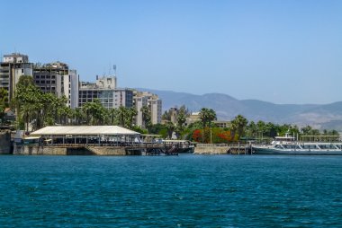 Tiberias - şehir Celile Denizi, İsrail kıyısında tepede