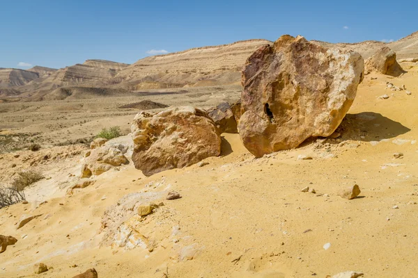 Το Γκαντόλ Makhtesh στην έρημο Negev, Ισραήλ — Φωτογραφία Αρχείου