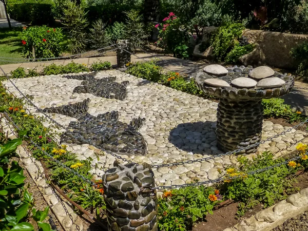 Sten mosaik sammansättning, två fiskar och fem limpor bröd, kyrkan av Saligprisningarnas berg, Israel — Stockfoto