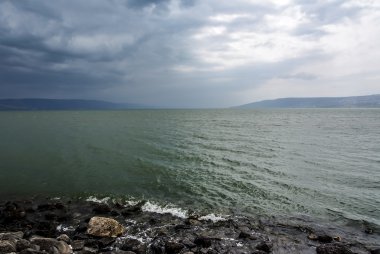 Celile Denizi, İsrail üzerinde bulutlu gökyüzü