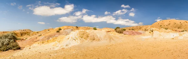 Makhtesh gadol, farbiger Sand in der Negev-Wüste, israel — Stockfoto