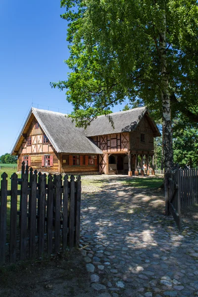 Puolan historiallinen kylä talo — kuvapankkivalokuva