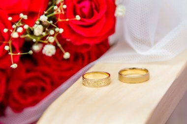 Gelin ve damadın nikah yüzükleri